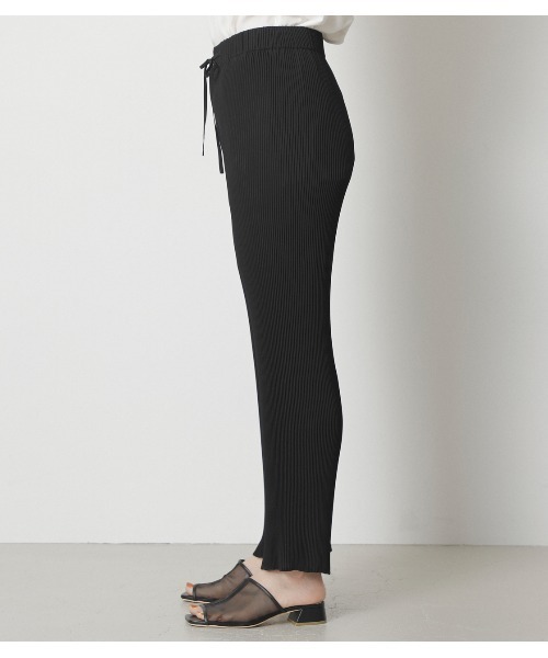 crie conforto（クリーコンフォルト）の「スリムプリーツパンツ（スラックス・レディース・ライトグレー/ブラック・SMALL/MEDIUM/LARGE）」の11枚目の写真