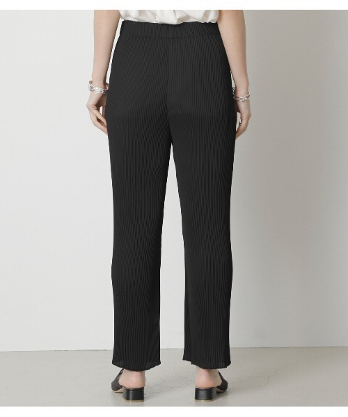 crie conforto（クリーコンフォルト）の「スリムプリーツパンツ（スラックス・レディース・ライトグレー/ブラック・SMALL/MEDIUM/LARGE）」の5枚目の写真