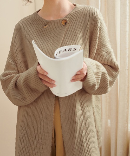 solleim(ソルレム)の「フロントボタンニットカーディガン(カーディガン/ボレロ・レディース・ベージュ/アイボリー・M)」の2枚目の写真