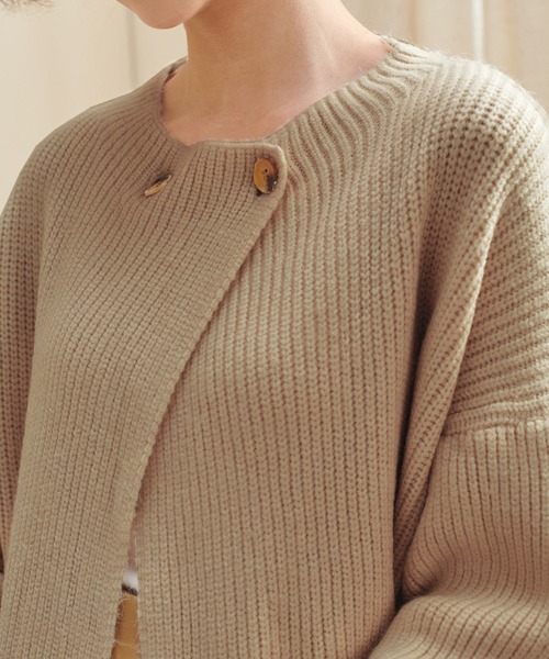 solleim(ソルレム)の「フロントボタンニットカーディガン(カーディガン/ボレロ・レディース・ベージュ/アイボリー・M)」の5枚目の写真