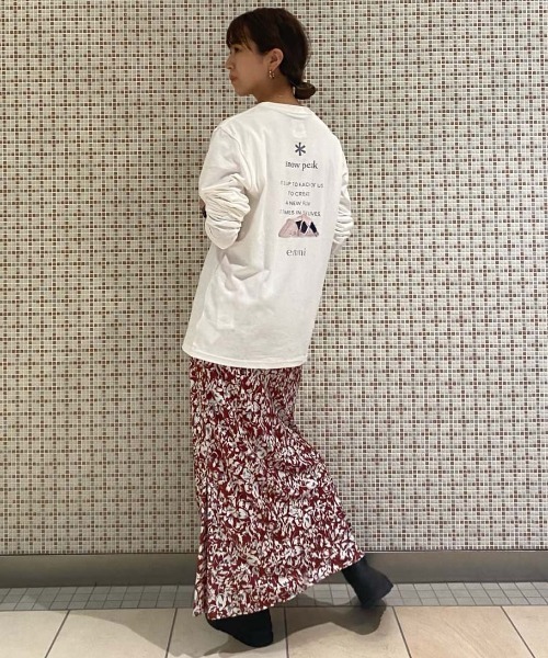 emmi（エミ）の「【emmi atelier】フラワープリントナロースカート（スカート・レディース・ブラック/レッド・0/1）」の3枚目の写真