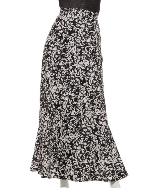 emmi（エミ）の「【emmi atelier】フラワープリントナロースカート（スカート・レディース・ブラック/レッド・0/1）」の16枚目の写真