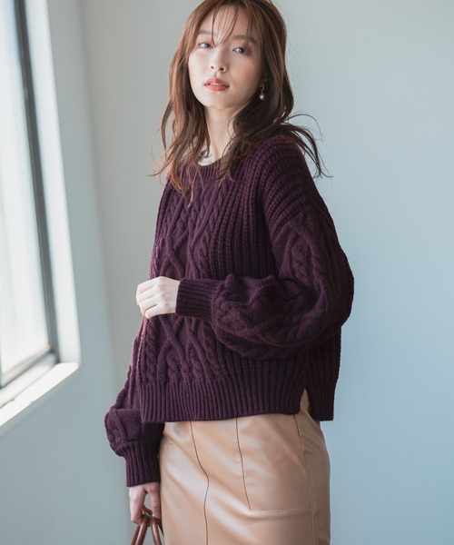 Andemiu（アンデミュウ）の「ショートケーブルニット227895（ニット/セーター・レディース・オフホワイト/ブルー/ボルドー・FREE）」の3枚目の写真