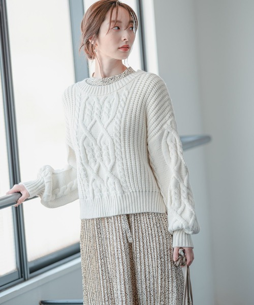 Andemiu（アンデミュウ）の「ショートケーブルニット227895（ニット/セーター・レディース・オフホワイト/ブルー/ボルドー・FREE）」の21枚目の写真