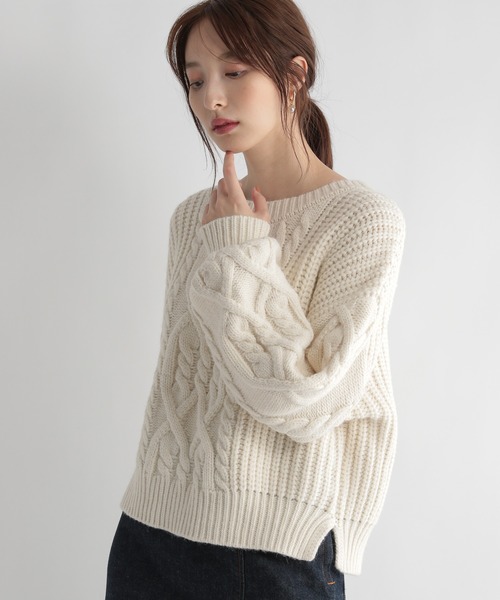 Andemiu（アンデミュウ）の「ショートケーブルニット227895（ニット/セーター・レディース・オフホワイト/ブルー/ボルドー・FREE）」の10枚目の写真