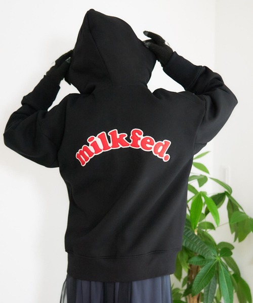 MILKFED.(ミルクフェド)の「COPPER LOGO PATCH SWEAT HOODIE(パーカー・レディース・ブラック/ブラウン/レッド/グリーン/アッシュ・ONE SIZE)」の5枚目の写真