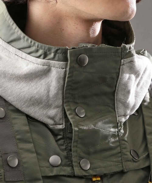 AVIREX（アヴィレックス）の「【直営店限定】ライト MA-1 リモデル タクティクス / LIGHT MA-1 REMODEL TACTICS / アヴィレックス / AVIREX（MA-1・メンズ・ライトグレー/ブラック/セージグリーン・MEDIUM/LARGE/X-LARGE/XX-LARGE/FREE）」の18枚目の写真