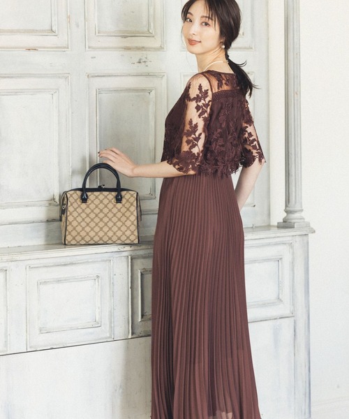 Andemiu（アンデミュウ）の「【WEB限定】シシュウレースプリーツ5分袖ドレス259085（ドレス・レディース・パープル/カーキ/サンドグレー/グリーン・FREE）」の4枚目の写真