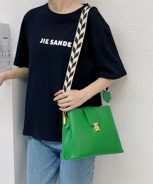 LA VORAGINE(ラ ヴォラジネ)の「バケットタイプ ショルダーバッグ(ショルダーバッグ・レディース・ブラウン/ブラック/モカ/ピンク/ベージュ/アイボリー/グリーン・FREE)」の6枚目の写真