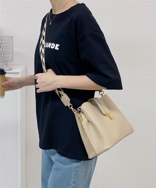 LA VORAGINE(ラ ヴォラジネ)の「バケットタイプ ショルダーバッグ(ショルダーバッグ・レディース・ブラウン/ブラック/モカ/ピンク/ベージュ/アイボリー/グリーン・FREE)」の9枚目の写真