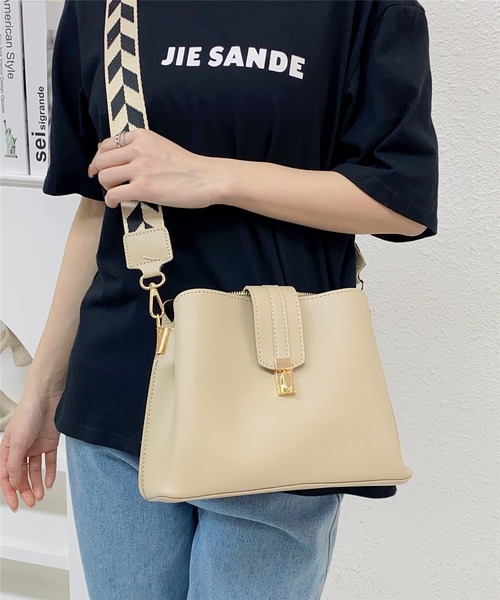 LA VORAGINE(ラ ヴォラジネ)の「バケットタイプ ショルダーバッグ(ショルダーバッグ・レディース・ブラウン/ブラック/モカ/ピンク/ベージュ/アイボリー/グリーン・FREE)」の10枚目の写真