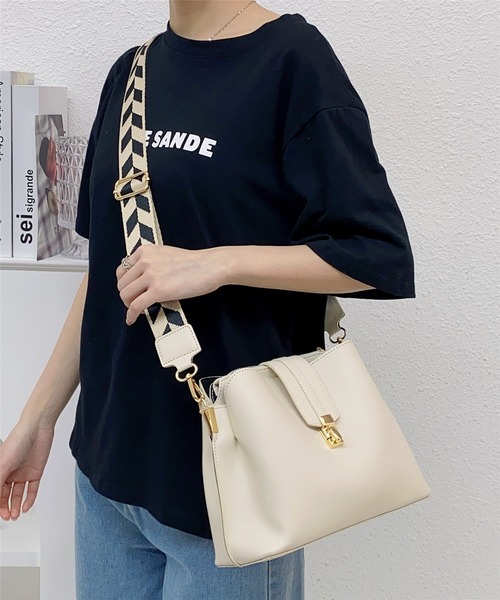 LA VORAGINE(ラ ヴォラジネ)の「バケットタイプ ショルダーバッグ(ショルダーバッグ・レディース・ブラウン/ブラック/モカ/ピンク/ベージュ/アイボリー/グリーン・FREE)」の12枚目の写真