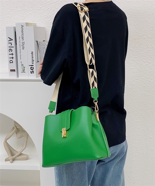 LA VORAGINE(ラ ヴォラジネ)の「バケットタイプ ショルダーバッグ(ショルダーバッグ・レディース・ブラウン/ブラック/モカ/ピンク/ベージュ/アイボリー/グリーン・FREE)」の22枚目の写真