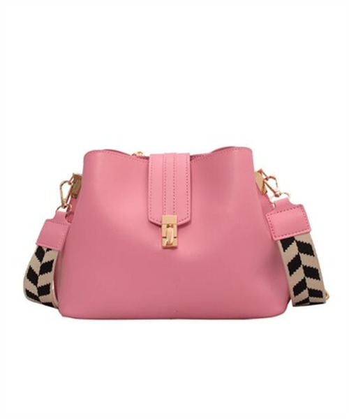 LA VORAGINE(ラ ヴォラジネ)の「バケットタイプ ショルダーバッグ(ショルダーバッグ・レディース・ブラウン/ブラック/モカ/ピンク/ベージュ/アイボリー/グリーン・FREE)」の17枚目の写真