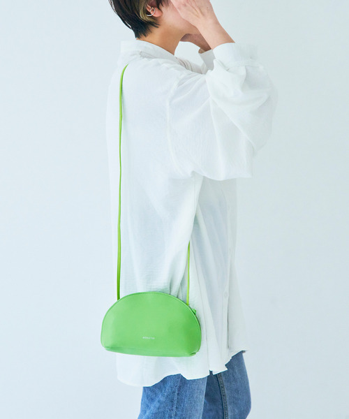 AT CREATION(アットクリエイション)の「<AT CREATION/アットクリエーション>ラウンドZIPショルダー(ショルダーバッグ・レディース・パープル/ベージュ/ブラック/イエロー/ライトグリーン・ONE SIZE)」の3枚目の写真