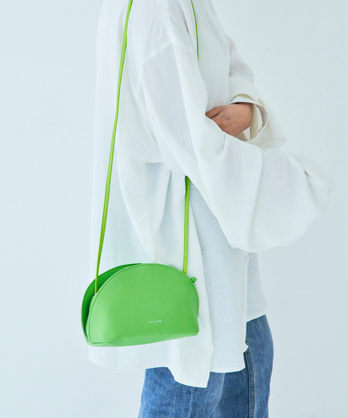AT CREATION(アットクリエイション)の「<AT CREATION/アットクリエーション>ラウンドZIPショルダー(ショルダーバッグ・レディース・パープル/ベージュ/ブラック/イエロー/ライトグリーン・ONE SIZE)」の19枚目の写真