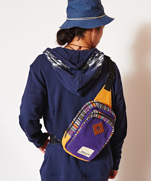 チャイハネ（チャイハネ）の「【チャイハネ】カラフルボーダーボディバッグ（ボディバッグ/ウエストポーチ・メンズ・グリーン/オフホワイト/イエロー/レッド/ライトグリーン/ブルー/マスタード/パープル・FREE）」の6枚目の写真