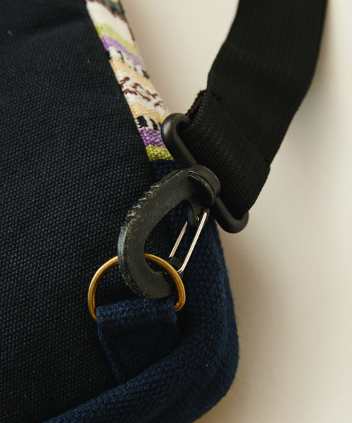 チャイハネ（チャイハネ）の「【チャイハネ】カラフルボーダーボディバッグ（ボディバッグ/ウエストポーチ・メンズ・グリーン/オフホワイト/イエロー/レッド/ライトグリーン/ブルー/マスタード/パープル・FREE）」の13枚目の写真