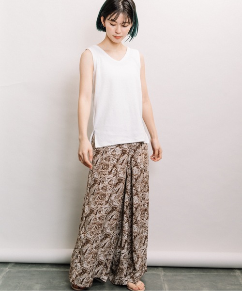 refinedworks(リファインドワークス)の「ペイズリー柄タックワイドPT(その他パンツ・レディース・ブラウン/ブラック・FREE)」の7枚目の写真