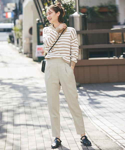 フロントタックテーパードパンツ