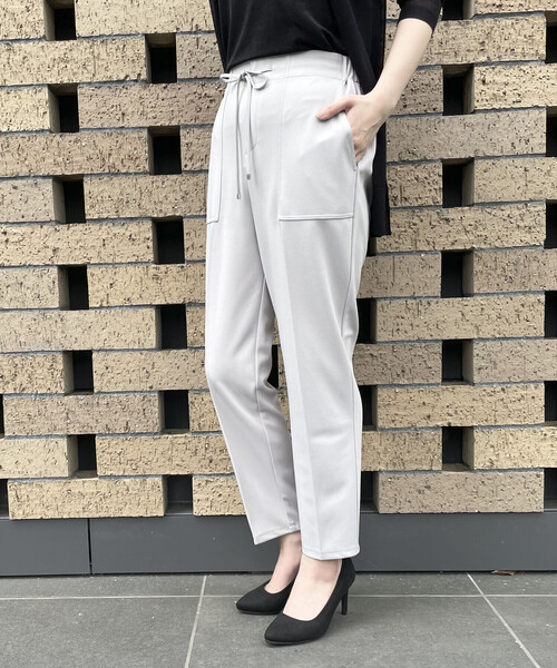 COMME CA ISM（コムサイズム）の「テーパードパンツ（その他パンツ・レディース・ブラック/グレイッシュベージュ・MEDIUM/LARGE/SMALL/X-LARGE/X-SMALL）」の18枚目の写真