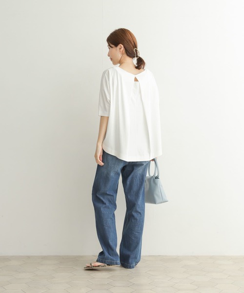 URBAN RESEARCH DOORS（アーバンリサーチドアーズ）の「バックタックドルマンカットソー（Tシャツ/カットソー・レディース・ブラック/オフホワイト/ブルー・MEDIUM）」の21枚目の写真