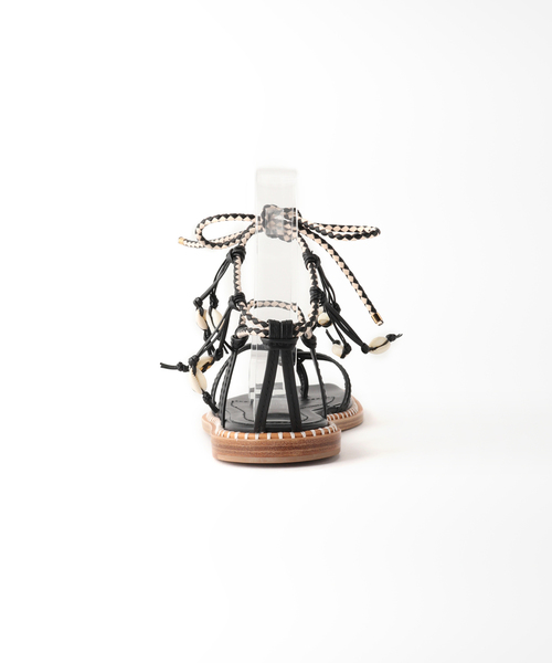 IENA(イエナ)の「【ULLA JOHNSON/ウラ ジョンソン】Hanalei Seashellサンダル(サンダル・レディース・ブラック・37/36)」の3枚目の写真