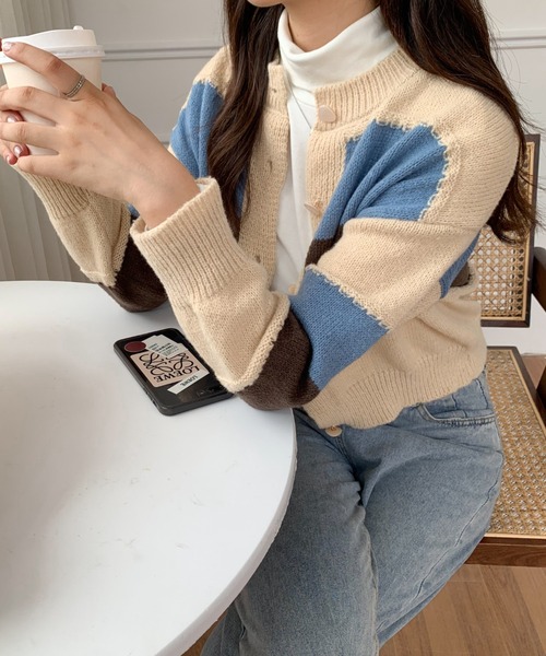 ABITOKYO(アビトーキョー)の「バイカラーニット ショーカーディガン(カーディガン/ボレロ・レディース・ネイビー/グレー/アイボリー・FREE)」の2枚目の写真