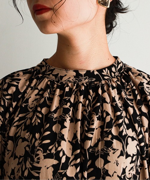 feepur（フェピュール）の「スタンドカラークラシカルフラワーワンピース（ワンピース・レディース・オフホワイト/ブラック/ブラウン・MEDIUM）」の5枚目の写真