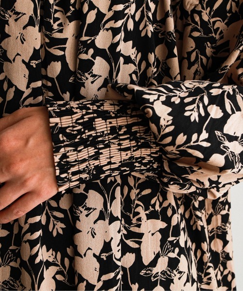 feepur（フェピュール）の「スタンドカラークラシカルフラワーワンピース（ワンピース・レディース・オフホワイト/ブラック/ブラウン・MEDIUM）」の7枚目の写真