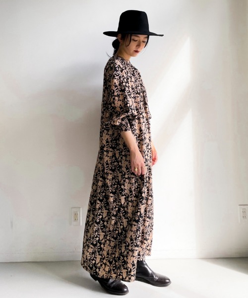 feepur（フェピュール）の「スタンドカラークラシカルフラワーワンピース（ワンピース・レディース・オフホワイト/ブラック/ブラウン・MEDIUM）」の17枚目の写真