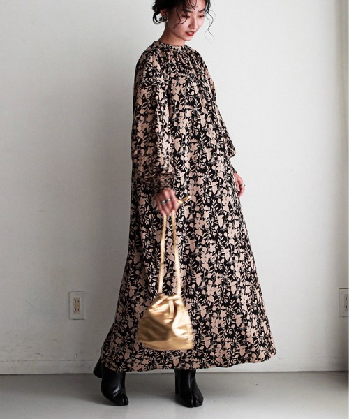 feepur（フェピュール）の「スタンドカラークラシカルフラワーワンピース（ワンピース・レディース・オフホワイト/ブラック/ブラウン・MEDIUM）」の18枚目の写真