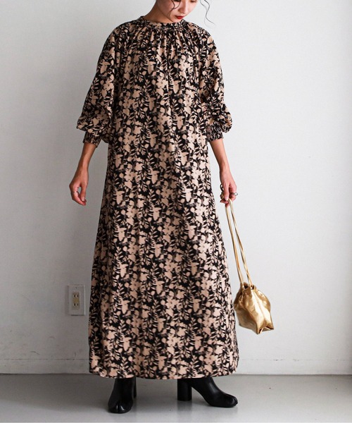 feepur（フェピュール）の「スタンドカラークラシカルフラワーワンピース（ワンピース・レディース・オフホワイト/ブラック/ブラウン・MEDIUM）」の19枚目の写真