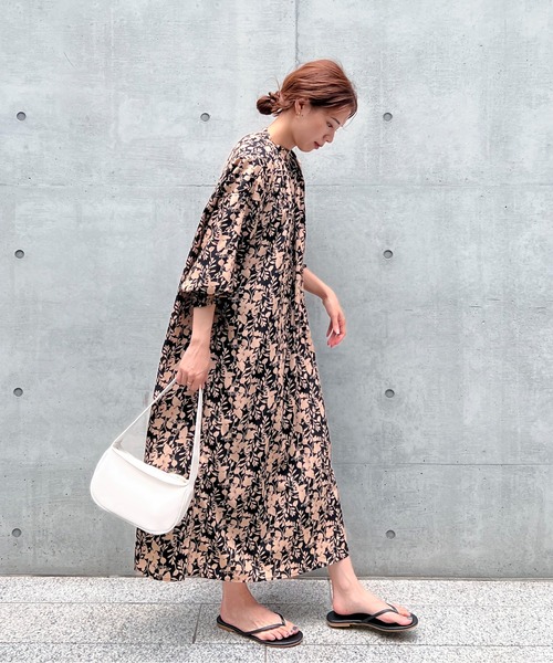 feepur（フェピュール）の「スタンドカラークラシカルフラワーワンピース（ワンピース・レディース・オフホワイト/ブラック/ブラウン・MEDIUM）」の10枚目の写真