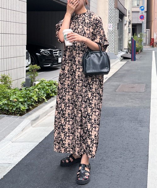 feepur（フェピュール）の「スタンドカラークラシカルフラワーワンピース（ワンピース・レディース・オフホワイト/ブラック/ブラウン・MEDIUM）」の12枚目の写真