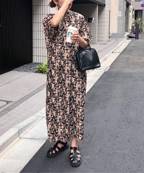 feepur（フェピュール）の「スタンドカラークラシカルフラワーワンピース（ワンピース・レディース・オフホワイト/ブラック/ブラウン・MEDIUM）」の14枚目の写真