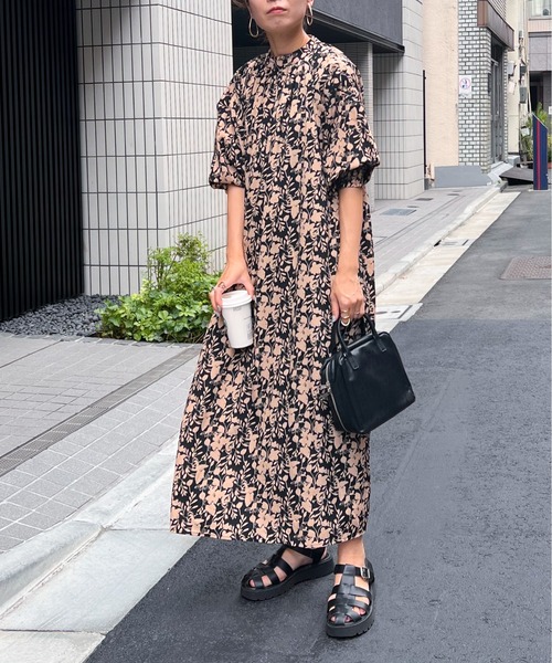 feepur（フェピュール）の「スタンドカラークラシカルフラワーワンピース（ワンピース・レディース・オフホワイト/ブラック/ブラウン・MEDIUM）」の13枚目の写真