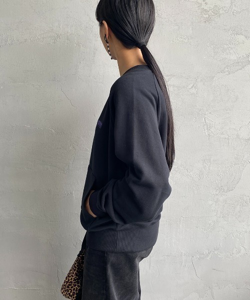 UNIVERSAL OVERALL（ユニバーサルオーバーオール）の「[UNIVERSAL OVERALL/ユニバーサルオーバーオール] 別注 ワンポイント刺繍 ラグランスリーブスウェット（スウェット・レディース・ブラック/グレー/ダークグリーン/ブルー/オレンジ・F）」の6枚目の写真