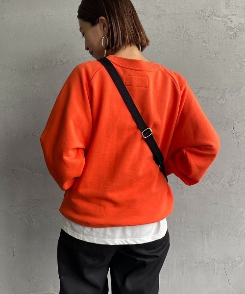 UNIVERSAL OVERALL（ユニバーサルオーバーオール）の「[UNIVERSAL OVERALL/ユニバーサルオーバーオール] 別注 ワンポイント刺繍 ラグランスリーブスウェット（スウェット・レディース・ブラック/グレー/ダークグリーン/ブルー/オレンジ・F）」の10枚目の写真