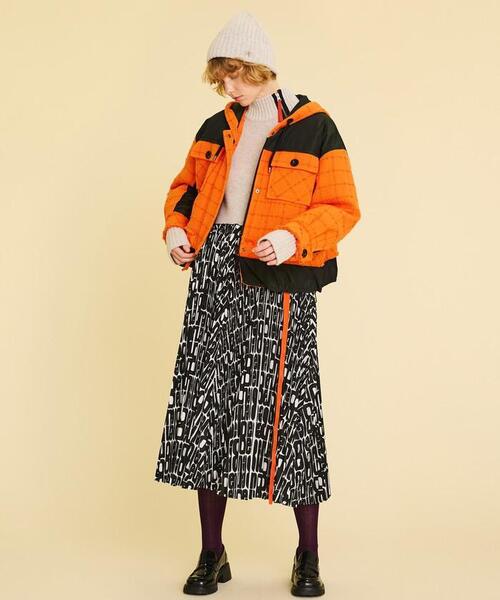 LANVIN en Bleu（ランバンオンブルー）の「タフタコンビ中わたブルゾン（ダウンジャケット/コート・レディース・グレー/オレンジ・38）」の4枚目の写真