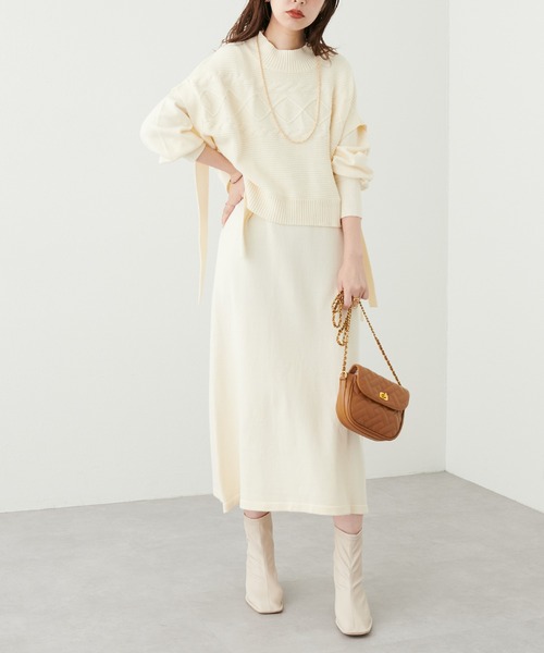 natural couture(ナチュラルクチュール)の「WEB限定/大人気リバイバル/ケーブルベスト×ニットワンピース(ワンピース・レディース・チャコールグレー/モカ/オフホワイト/ラベンダー・FREE)」の6枚目の写真