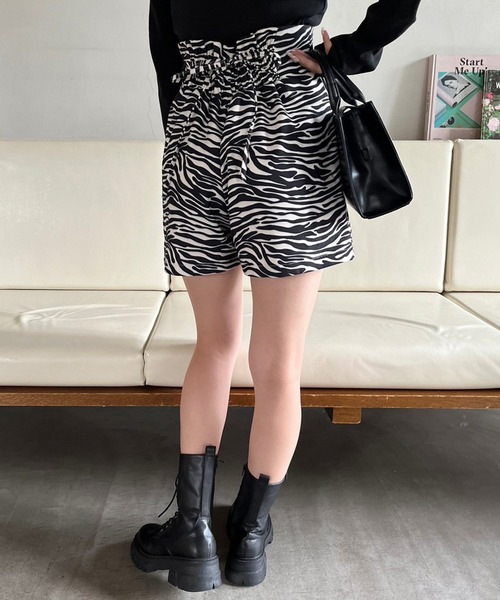 one after another NICE CLAUP(ワンアフターアナザーナイスクラップ)の「美シルエットでスタイルアップ。ハイウエストショートパンツ(その他パンツ・レディース・ブラック/ホワイト系その他/ブラック系その他・FREE)」の17枚目の写真