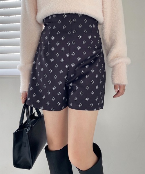 one after another NICE CLAUP(ワンアフターアナザーナイスクラップ)の「美シルエットでスタイルアップ。ハイウエストショートパンツ(その他パンツ・レディース・ブラック/ホワイト系その他/ブラック系その他・FREE)」の11枚目の写真