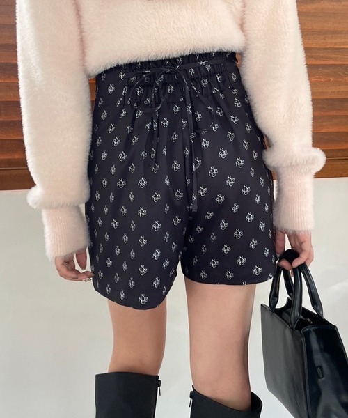 one after another NICE CLAUP(ワンアフターアナザーナイスクラップ)の「美シルエットでスタイルアップ。ハイウエストショートパンツ(その他パンツ・レディース・ブラック/ホワイト系その他/ブラック系その他・FREE)」の13枚目の写真