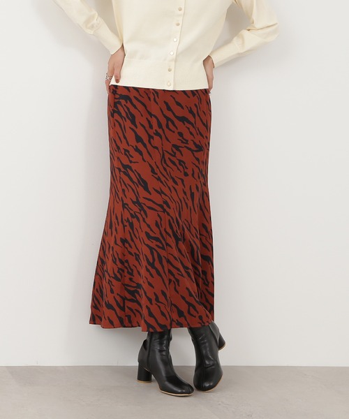 N.（N. Natural Beauty Basic）（エヌエヌナチュラルビューティーベーシック）の「アートプリントスカート（スカート・レディース・ホワイト系その他/ブラック系その他/ブラウン系その他・MEDIUM）」の3枚目の写真