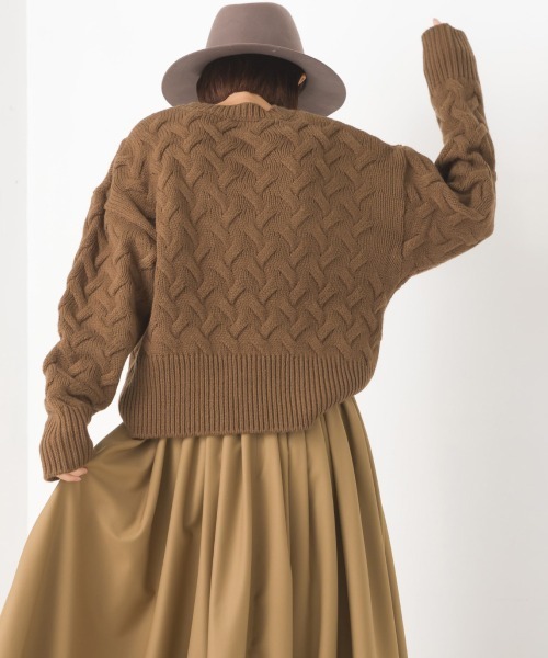 OMNES（オムネス）の「アクリルウールケーブルプルオーバーニット（ニット/セーター・レディース・アイボリー/ブラック/モカ/ライトグレー・FREE）」の21枚目の写真