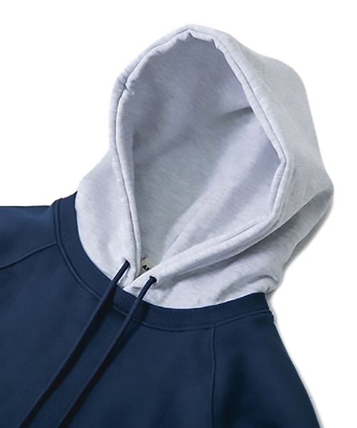 ANGLAN(アングラン)の「ANGLAN-Double Color Wappen Raglan Hoodie/アングラン ダブルカラーワッペンラグランパーカー(パーカー・メンズ・チャコールグレー/ネイビー・FREE)」の5枚目の写真