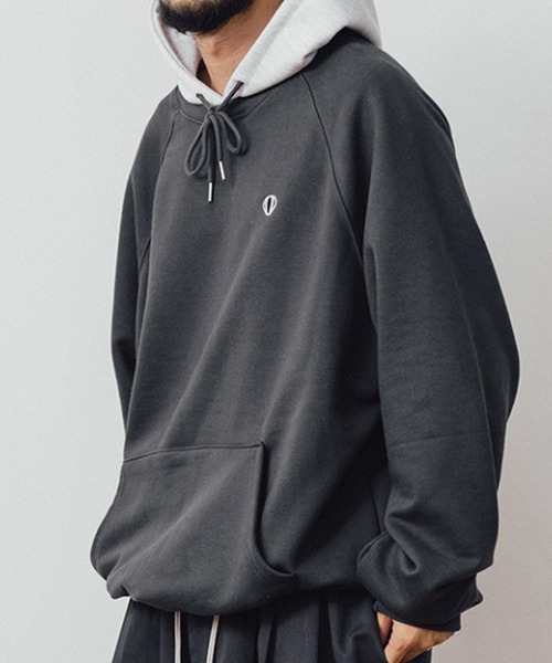 ANGLAN（アングラン）の「ANGLAN-Double Color Wappen Raglan Hoodie