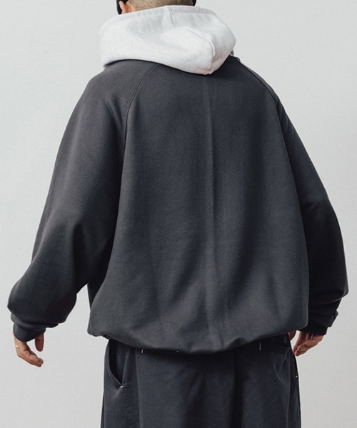 ANGLAN(アングラン)の「ANGLAN-Double Color Wappen Raglan Hoodie/アングラン ダブルカラーワッペンラグランパーカー(パーカー・メンズ・チャコールグレー/ネイビー・FREE)」の10枚目の写真