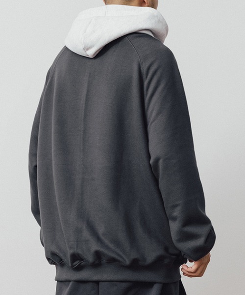 ANGLAN(アングラン)の「ANGLAN-Double Color Wappen Raglan Hoodie/アングラン ダブルカラーワッペンラグランパーカー(パーカー・メンズ・チャコールグレー/ネイビー・FREE)」の11枚目の写真